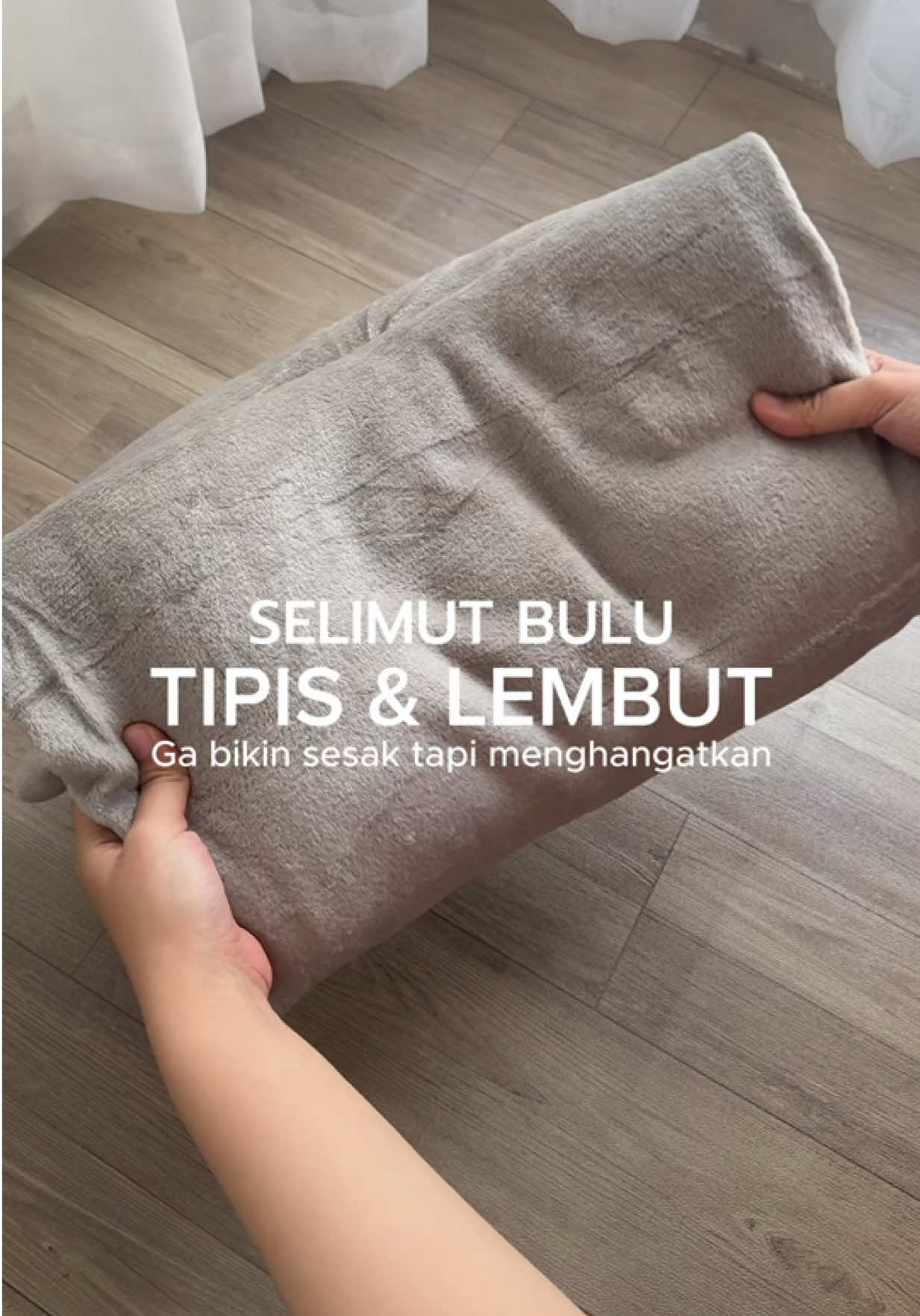 Replying to @brwns✨️  udah murce enak bgt lagi bahannya bulu bulu gitu 🤍‼️ #selimut #selimutbulu #selimutmurah 