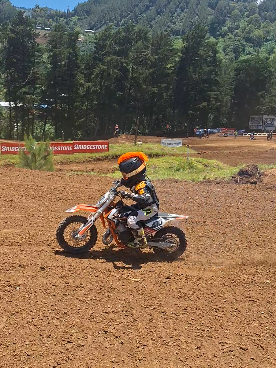 2024 vs 2025  #evolución #motocrosslife #perseverancia #niñovaliente #ktm50 