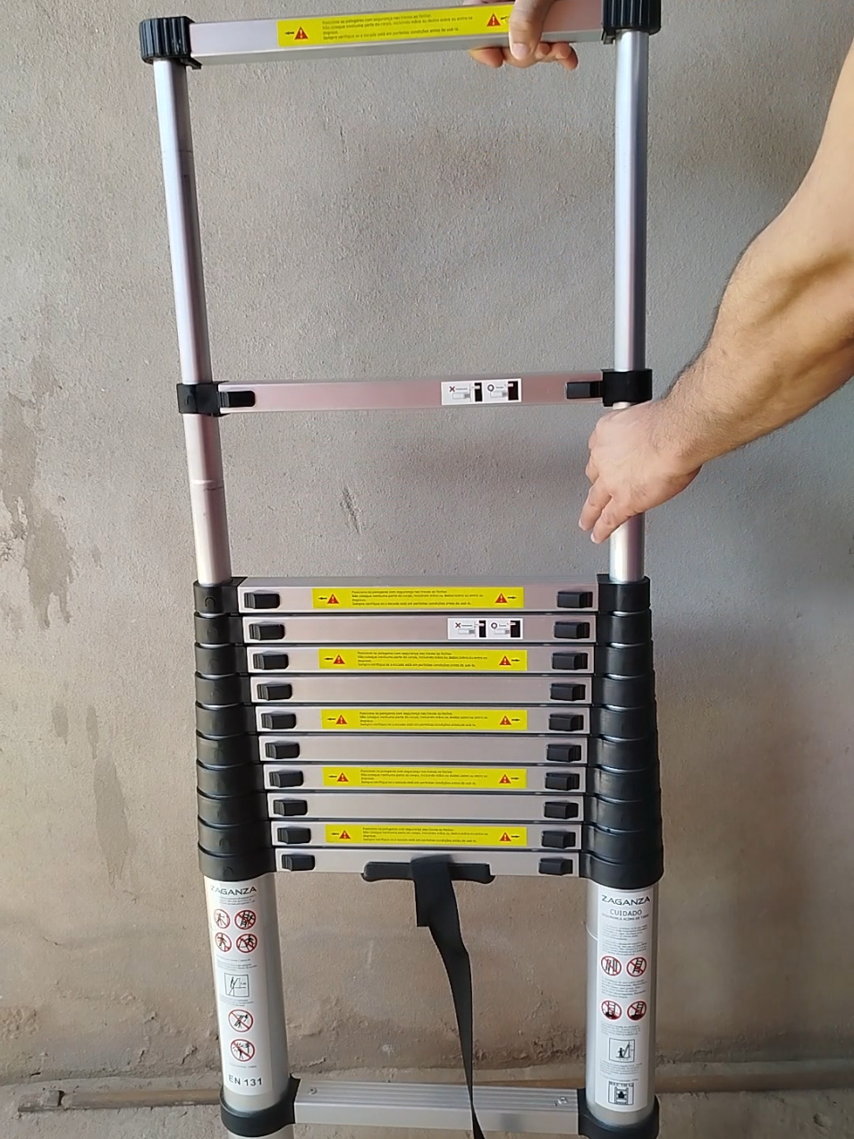 Escada Telescópica de Alumínio 3,8m com 13 degraus! Compacta, retrátil, portátil e super resistente. Ideal para casa, obra, manutenção, pintores, eletricistas e serviços gerais. A escada dobrável perfeita para quem busca praticidade, segurança e durabilidade.  Promoção exclusiva, clique e garanta já sua escada profissional! escada telescópica alumínio, escada dobrável, escada retrátil 3,8m, escada portátil, escada profissional, escada compacta, escada para serviços gerais, escada promoção. #escadatelescopica #escadadealuminio #ferramentasprofissionais #casaeconstrução #ofertaimbatível 