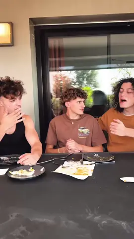 Est-ce qu’on peut trouver des meilleurs trompe-l’œil que chez Cédric Grolet ? 🔥👀🍰 Avec Roman et Donovan, on a testé la pâtisserie @marcel.boulangerie Dites-moi en commentaire la prochaine pâtisserie que je déguste 📝 #fyp #patisserie #dégustation #trompeloeil #humour 