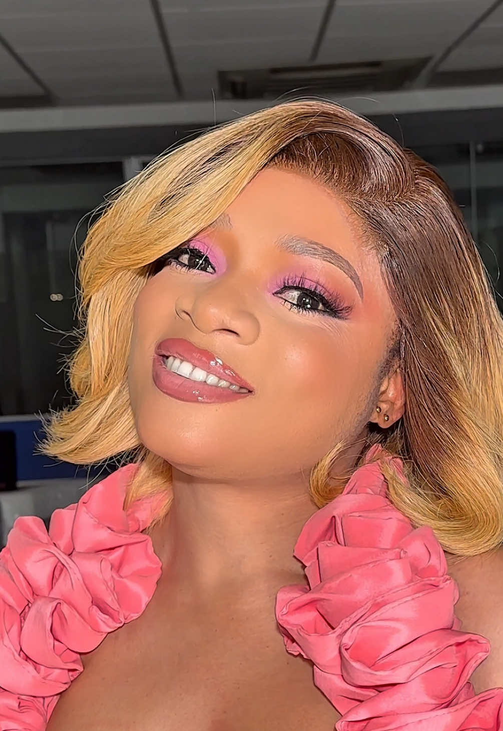 Mini Vlog .  My customers are very beating.  Available to take more bookings  Makeup : LEEPLUSLEEE #festacmakeupartist #viraltiktok #makeuptransformation 