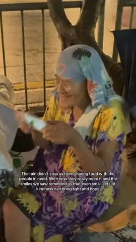 I grew up in a simple life and I know how it feels to be hungry. Thats why I use my allowance for this because makita lang nato ilang mga smile or madungog ang word nga ‘’SALAMAT’’ and then its all worth it. 🤍 This video isn't for fame, but para kini to spread kindness kay walay bayad ang MAGPAKAMAAYO! #fyp 