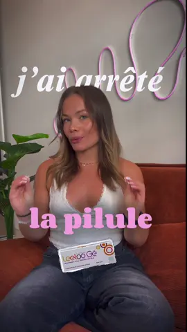 J’ai arrêté la pilule il y a 3 ans… et aujourd’hui je n’ai plus aucun moyen de contraception hormonal. C’est un choix perso, construit avec mon chéri, qui nous correspond 💗 Concrètement ? On utilise le préservatif, mais aussi la symptothermie. 👉 En gros, c’est observer son cycle et apprendre à reconnaître ses périodes fertiles grâce à deux indicateurs : •la température basale (prise chaque matin au réveil) « et la glaire cervicale (qui m’aide beaucoup) 🩸 La glaire, tu peux l’analyser chaque jour en observant son évolution : •sèche ou collante = période infertile •crémeuse = la fertilité commence à augmenter •filante, transparente (comme du blanc d’œuf cru) = c’est la période la plus fertile (signe d’ovulation)  Perso, je reconnais aussi mon ovulation avec quelques signes : de petites gênes en bas du ventre, une libido plus élevée… et surtout l’évolution de ma glaire cervicale. Et franchement, j’aimerais qu’on apprenne davantage aux femmes à comprendre leur cycle et leur corps pour pouvoir faire des choix éclairés et adaptés à chacune de nous ✨ ⚠️ Disclaimer : est-ce que c’est la solution pour tout le monde ? Non. (Avec mon endométriose, je suis encore souvent confrontée au dilemme de reprendre la pilule.) Mais aujourd’hui, c’est la solution qui me correspond. J’avais besoin de retrouver mon corps après des années de pilule… et j’en avais assez des effets secondaires et de « tester » des contraceptifs sans fin. 👉 Le plus important, c’est ça : tu as le droit de choisir la contraception qui TE correspond. Sans pression. Sans culpabilité. Pas celle qu’on te met dans les mains par défaut. Parce que chaque femme est unique, et qu’une solution ne conviendra pas forcément à toutes. Et toi girl, tu t’es déjà intéressée à la symptothermie ? Ou tu utilises un autre moyen ? Dis-moi en commentaire ! - - - - - - - - - - - - - - - - - - - - - -  Elodie - Diététicienne nutritionniste | SOPK et endogirl 🌸  - - - - - - - - - - - - - - - - - - - - - - #pilule #contraception #cyclehormonal #cyclemenstruel #santefeminine    