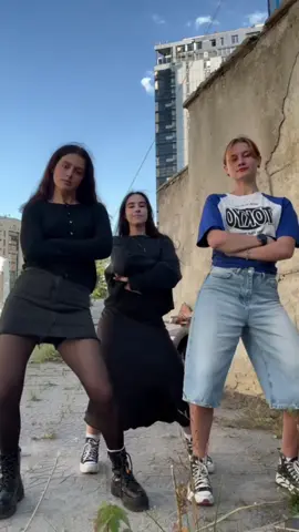 The song has made its great comeback🙏🙏  #abracadabra #browneyedgirl #coverdance #goviral #kpop @geieby @plizzvtr @ilvftlisvh 