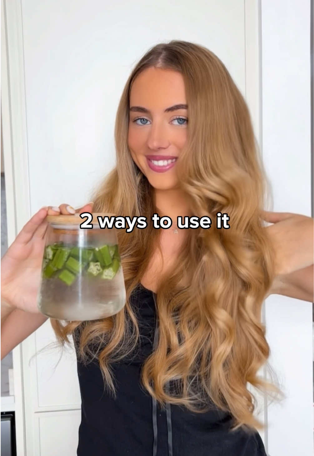 My hair gets so shiny & hydrated from okra 🌿 perfect for length retention #okrawater #hairgrowthtips #hairgoals #hairgrowthtips #hairgloss #okrahairgloss #amberpot 