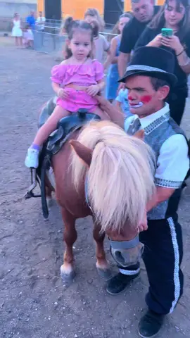 Il primo giro sul cavallo di Soleil sei una femmina grande io lo dtt smq non ti spaventi di nnt ti amo femmina grande #donatoorfei #catania #domenica #circoorfei #pony 2025
