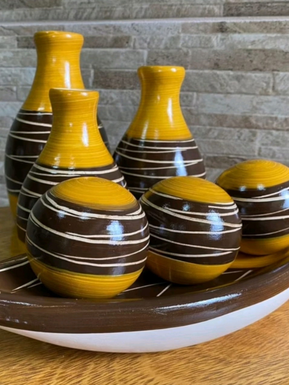 Um kit completo para elevar sua decoração ✨🏡 Trio de vasos + barca com 3 bolas em cerâmica Bojudinha. ID do produto shopee 👇  CHA-SCV-ACE #KitDecorativoCerâmica #DecoraçãoLuxo #EnfeiteSala #CentroDeMesaDecorativo #fyp 