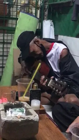 gitaris legend tongkrongan  #gitarcover #oemarbakrie #iwanfals #nongkrongbareng 