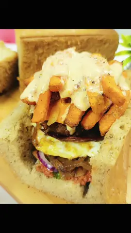 Sunday treat done the Banting way🥰 Finally tried out my own BANTING quarter/spahlo 🥓🍳🥬🧀 I’ve been planning to this for a long time, and it was so worth it 🥰 From the homemade banting bread to bacon, cheese, lettuce, eggs, acha & banting chips… every bite was guilt-free and absolutely delicious 😍👌 #BantingLifestyle #SundayMeals #HomemadeGoodness