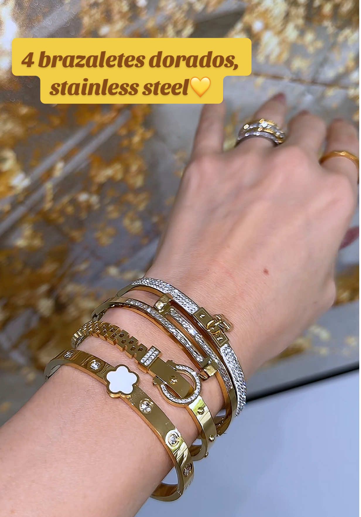 Set de 4 brazaletes dorados de acero inoxidable, elegantes y modernos, con detalles brillantes. Me recuerdan a unos que valen miles. ❤️🫶🏻                                       #JewelryTok #BraceletSet #GoldenStyle #TikTokFinds #stainlesssteel 