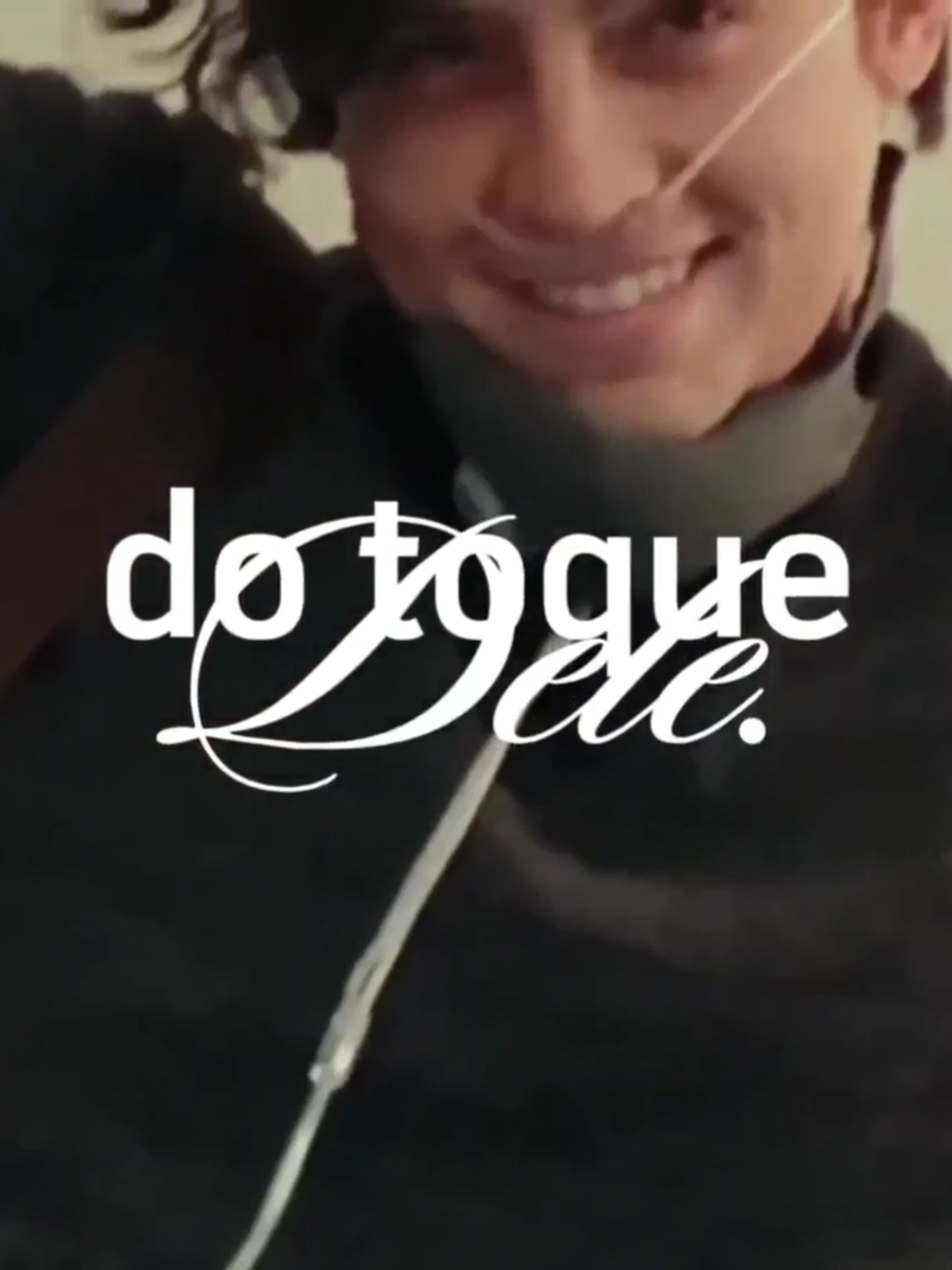 Nós precisamos do toque de quem amamos tanto quanto de ar para respirar. #fyp #pravoce #tipografia #music #lirycs #montellfish #acincopassosdevocê