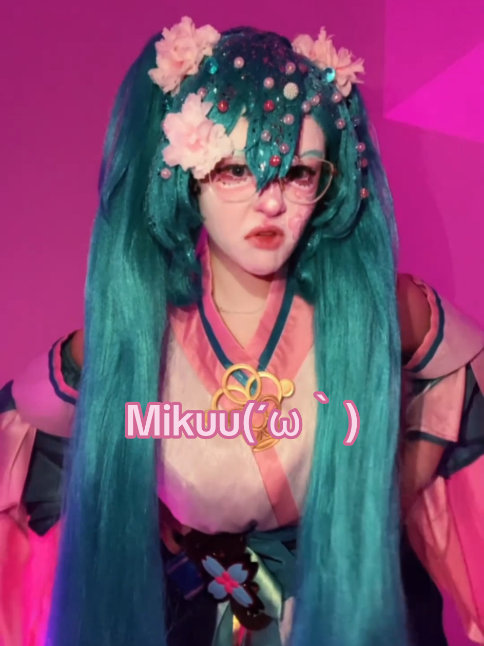 Let's get the guys active again😭🙏🏻 #hatsunemiku#dance#recommendations#cosplay#vocaloid 