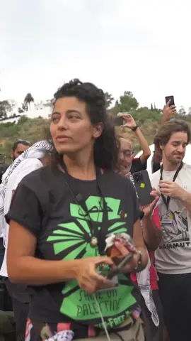 يلي عليكي القلب حزين وهادي سنين تدمع العين لحبيبة يا فلسطين آه يا ويل العرب نايمين آه يا زينة البلدان، قاومي ربي يحميك من ظلم الإخوة العديان واليhود لي طامعين فيك ما نسمح فيك يا غزة مالـك عليا بعيدا يا رفح ورام الله أُمتنا راها مريضة #GazaHungert #قطاع_غزة #غزة_تجوع #palestine🇵🇸 