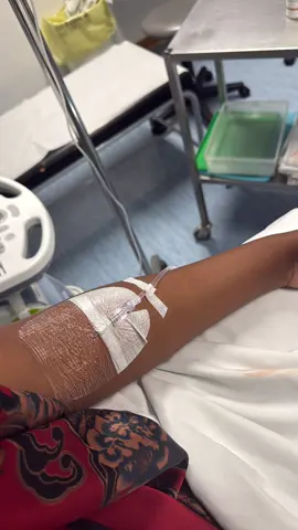 The holiday that turned into a nightmare. I ended up having emergency surgery and not attending the rest of Afronation after spending 1000’s of dollars to be there 🫠  Thank you to the doctors that took care of me in Portimao and f*ck you to the Zimbabwean doctors that misdiagnosed me before my holiday 😒  PS: never travel without medical insurance ✅ #holiday #surgery #afronation #portugal #zimtiktokers🇿🇼🇿🇼🇿🇼 