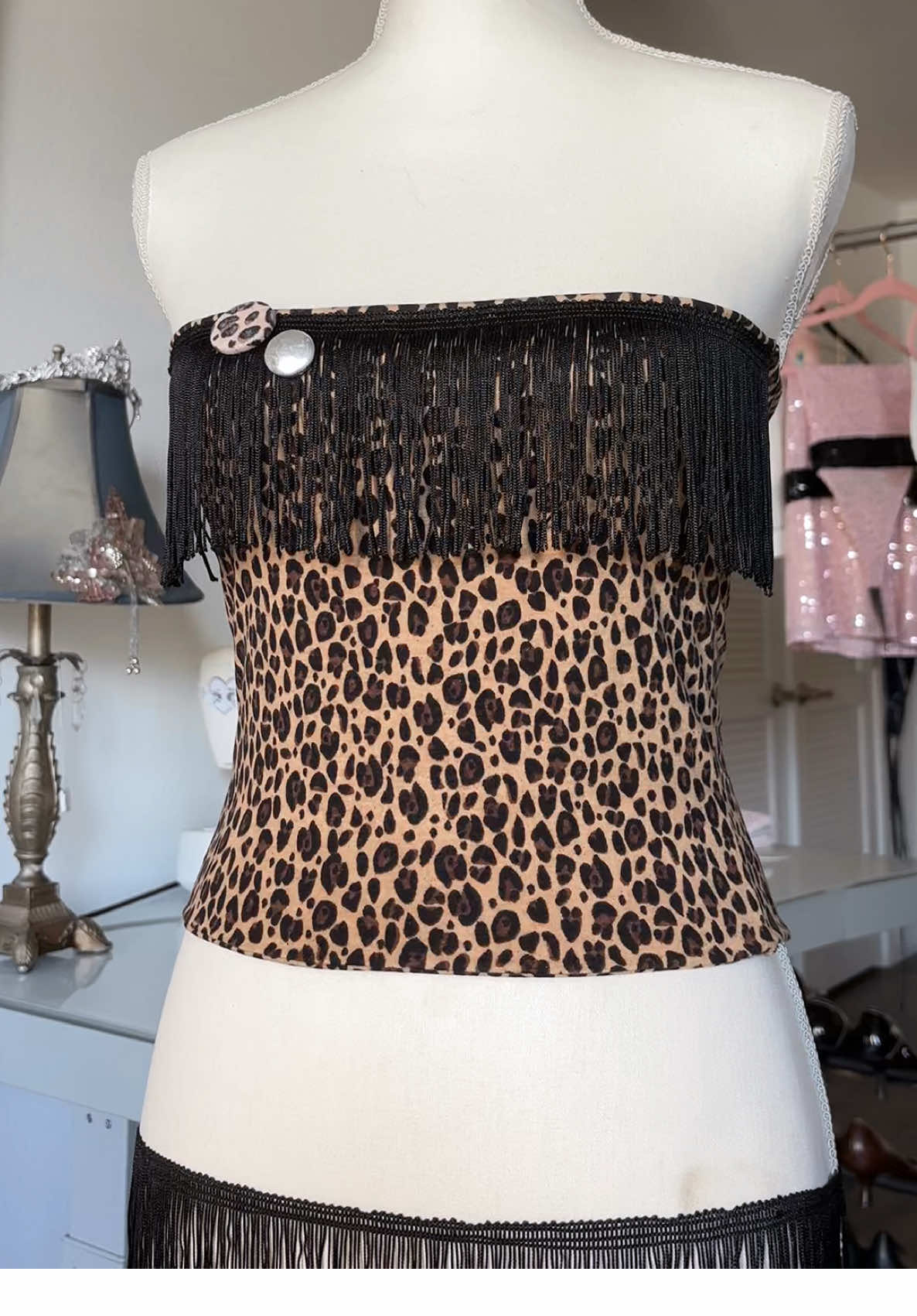 The ‘𝐿𝑒𝑜𝓅𝒶𝓇𝒹𝑒𝓈𝓈’ Top