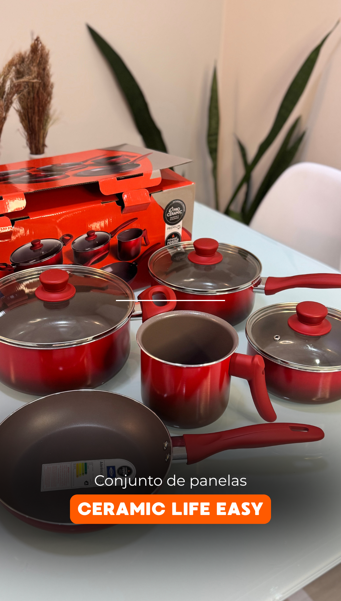 Vermelha, charmosa e pronta pra brilhar na sua cozinha! ✨ Chega de comida grudada e panela difícil de lavar. O jogo de panelas Brinox Ceramic Life Easy é pra quem quer cozinhar com facilidade, saúde e aquele toque de sofisticação 🧡 ✅Cozimento uniforme ✅Antiaderente cerâmico que não solta nada (só elogios!) ✅Alças que não esquentam = mais segurança ✅Tampas de vidro com saída de vapor Não é só bonita: é funcional, resistente e perfeita pra sua rotina. Conta pra gente: Qual receita você faria primeiro nesse jogo lindão? De R$525,50 por R$399,99 😱 Oferta válida até 15/09 ou enquanto durarem os estoques. Referência: 86424