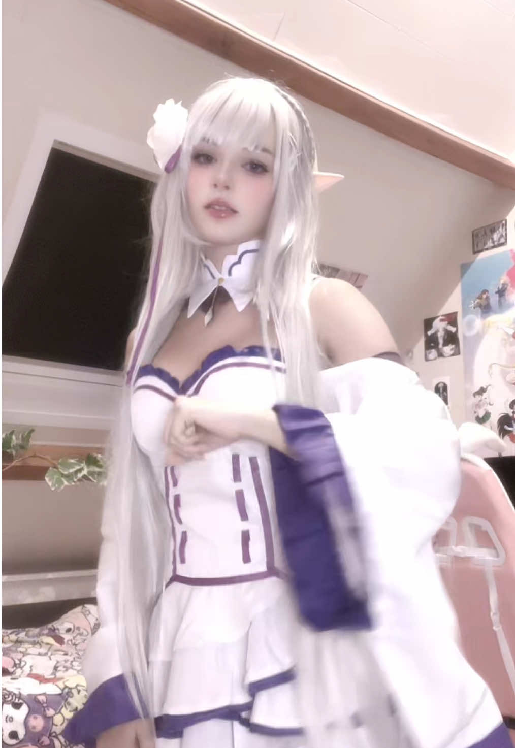 La danse est trop smooth 🥹 #emilia #cosplay #fyp 