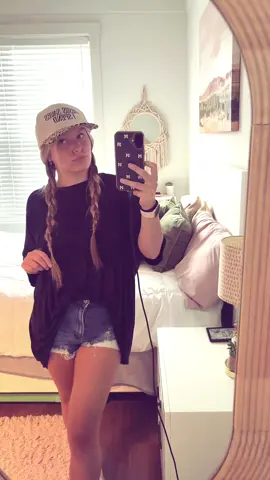 Posting a draft w my fav trucker hat #sydneyyphillipss #lipsync #truckerhat #fyp 