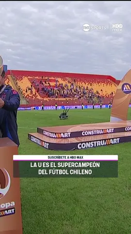 ¡EL MOMENTO DE LA CONSAGRACIÓN AZUL! 🔵🔴🏆 Marcelo Díaz y Charles Aránguiz, emblemas e ídolos de #LaU, fueron los encargados de alzar la #Supercopa que conquistaron ante #ColoColo. ¡Disfruta lo mejor de nuestro fútbol! Suscríbete a #TNTSportsenHBOMax. 📱
