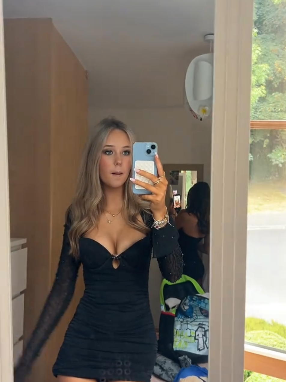 #18 #fakebody #blonde #teen #fyp 