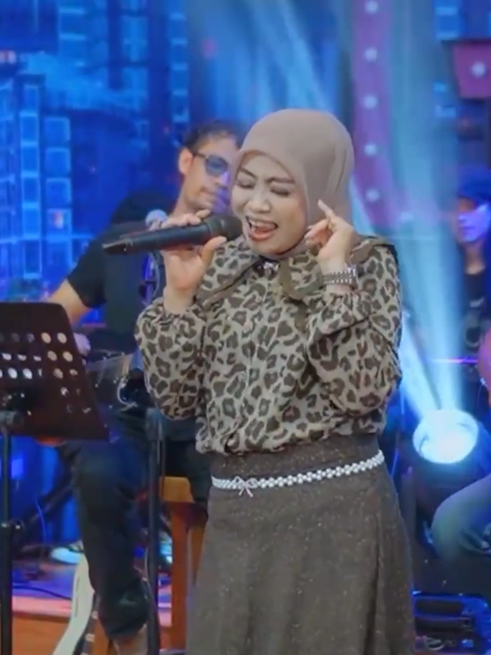Siapa- Lilin Herlina.                                                   YT. GREZZ MUSIK