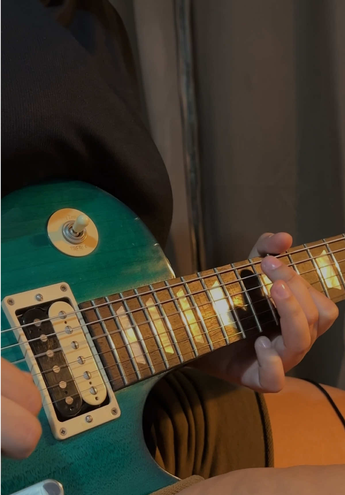 Replying to @𝐸𝓁𝓋𝒾𝓈🥀 #guitartok #badbunny #badbunnypr 