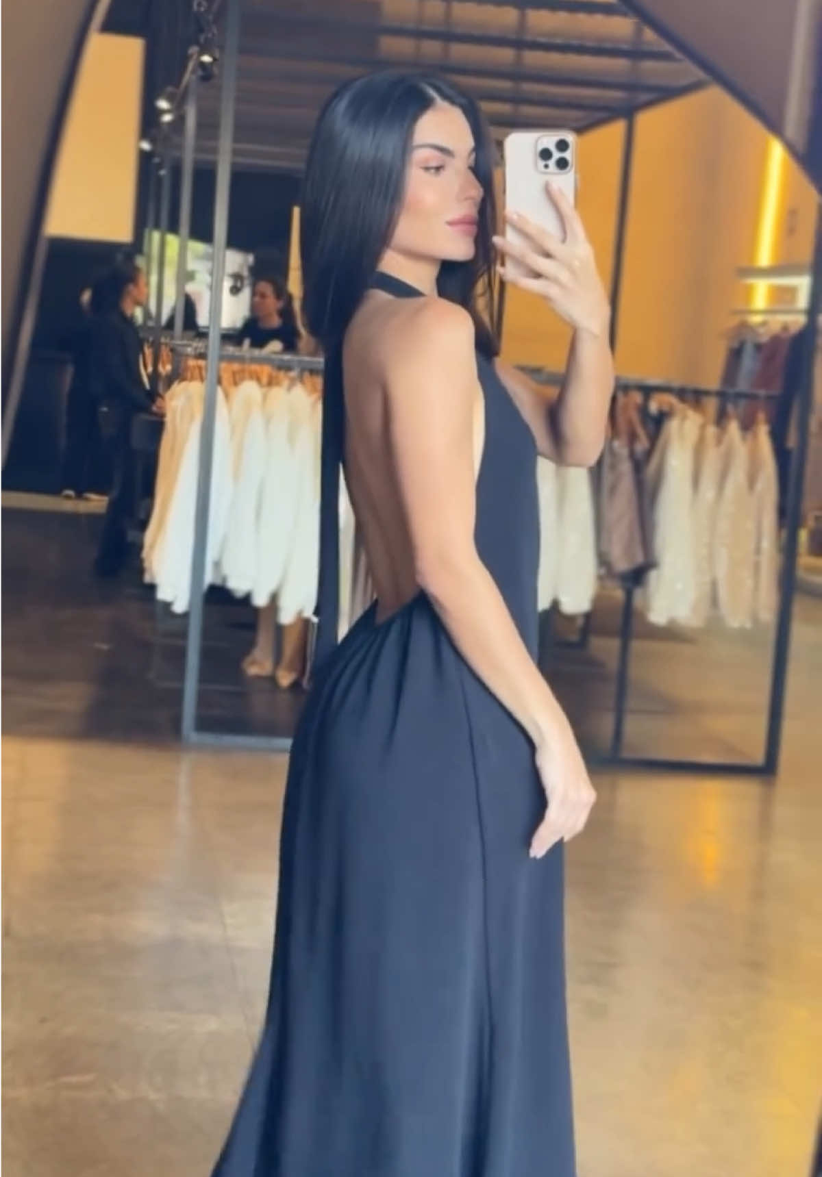 Vestido Carol lindo  - App Vizinho @y.oficial_ ✨ Compre em nosso site www.yoficial.com.br ( link na Bio ) ou 12 Lojas Físicas ou  Vendedora Luisa(31) 99718-0483  Vendedora Ingrid(31) 99784-2651  Vendedora Giovana(31) 98263-5196 Vendedora Izabelle(31)98274-5867 Use o cupom “PRIMEIRACOMPRA” e ganhe 5% OFF na sua primeira compra.