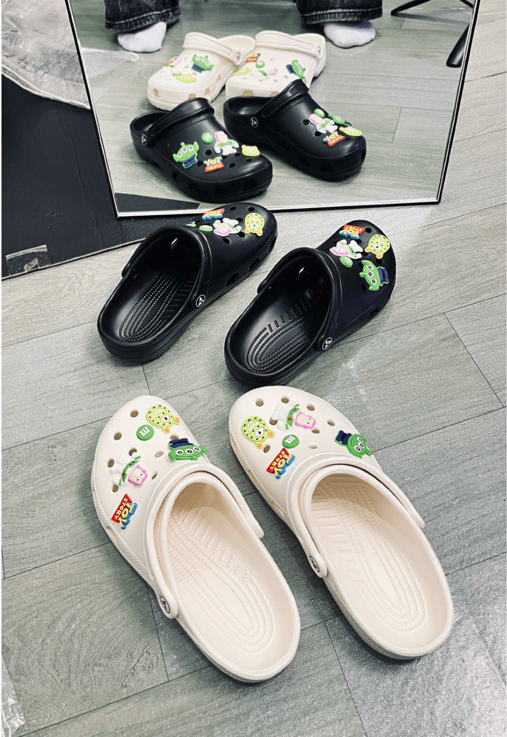 Secakep ini kalian udah punya apa belum bree🥵🔥 - - #sandalselop #sandalkodok #sandalbaim #sandalclog #crocs 