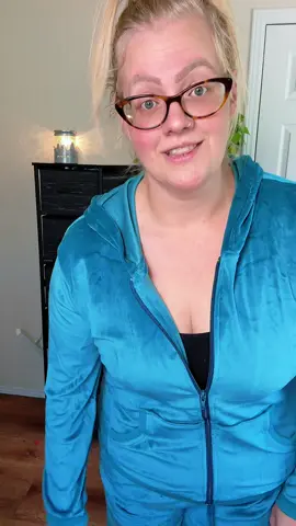 I need every single color in this velour sweatsuit. It’s so freaking soft and cute and comfy and all the things 😭 it’s perfect. If you’re an elder millennial, you know what these suits meant to us 🥲 so good! #velour #sweatsuit #loungewear #creatoricons #tiktokshoptrendingfreshfinds @Avidlove Nightwear 