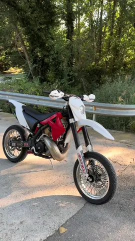 Viviendo lo que un día fue un sueño…🫠 . #fyp #gasgas300 #2t #supermoto #paravoce 