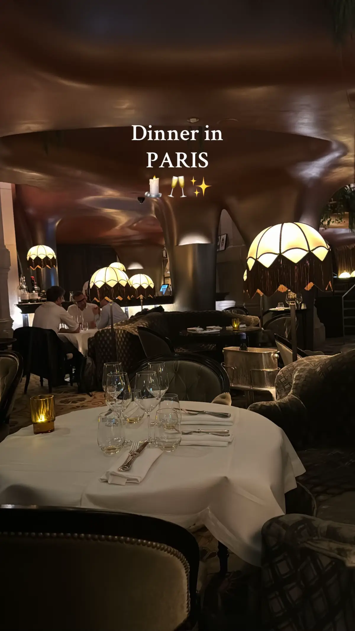 #fyp #parisianlife #restaurantparis #parisfood #parisbynight 