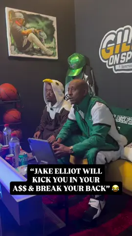 Jake Elliot ties it up before the half 🔥