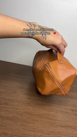 A necessaire mais famosa da Shopee e as mil coisas que cabem dentro dela😂 Link na bio do meu perfil ou me chamem no direct que envio! #shopee #shopeecheck #necessaire #girls #maquiagem 