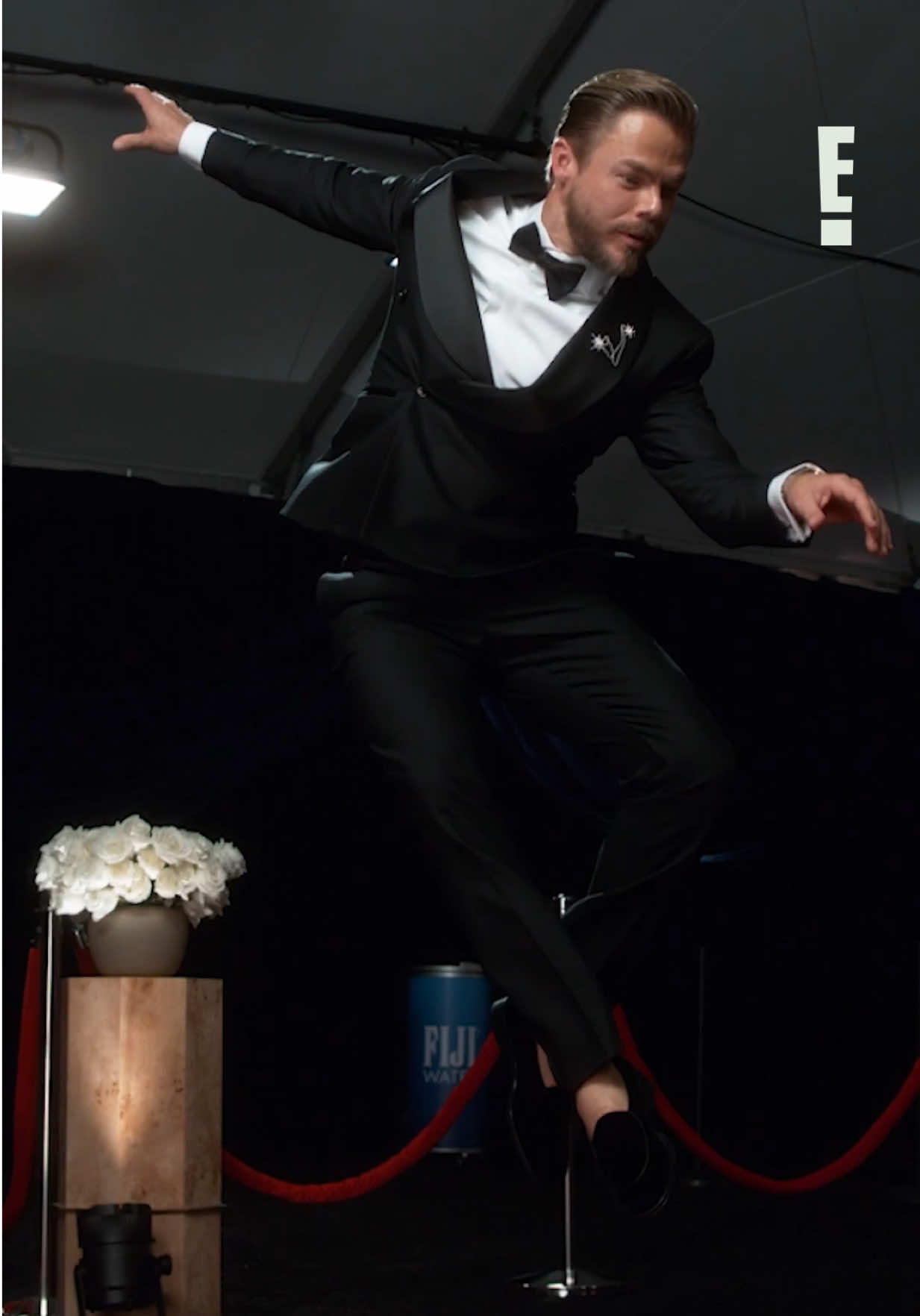 Dancing his way through the Glambot 🕺 @Derek Hough #Emmys #LiveFromE #Awards