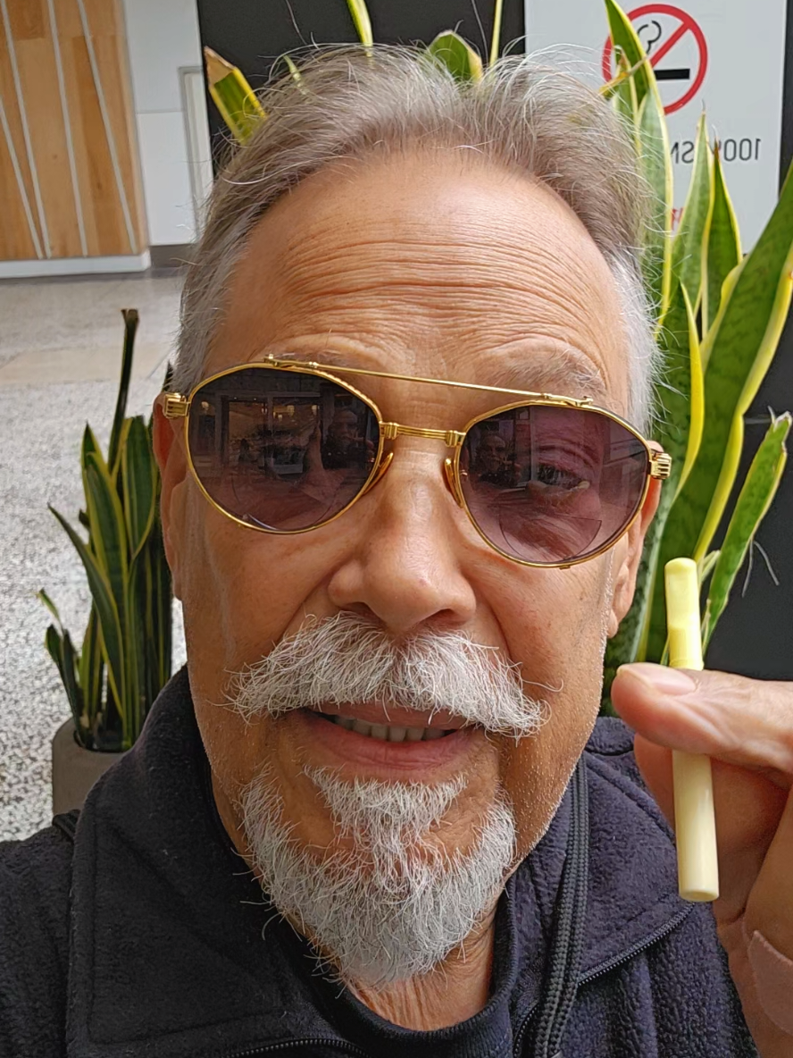 if you ot a loved one needs to #stopsmoking #cigarettes or #stopvaping get a pack of @Cigtrus and join #uncleroccoon a #tobaccofree live and let's talk about it! @TotallyRocco 