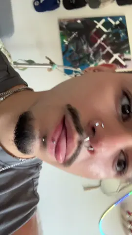 vertical labret tea :}