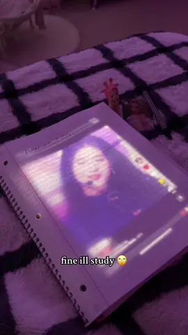 oh my studying is taking a bit longer then usual.. #sophia #sophiaedit #katseye_sophia #relatable #studying 