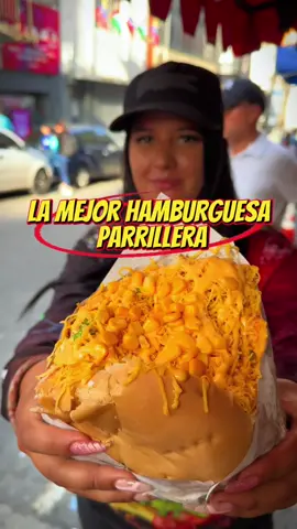 Hoy te presentamos a la reina de la hoyada, déjate llevar por una experiencia única con nuestra Hamburguesa Parrillera. Cada bocado es puro amor y sabor. Una creación que te hará suspirar. ¿Listo para una experiencia que te dejará sin palabras? ¡Es el momento perfecto para que las pruebes! ❤️