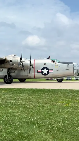 The deep rumble of the Consolidated PB4Y-2 Privateer 🤩 #aviation #warbirds 