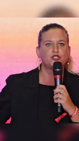 🇵🇸 La Palestine, aujourd’hui, est à la fois une cause, une condition et le refus de s’y soumettre. Ce qui se joue aujourd’hui en Palestine, c’est évidemment notre humanité commune. C’est aussi la question du droit international, remplacé désormais par la loi du plus fort. #MathildePano #panot #LFI #AMFIS2025 #DavidGuiraud 