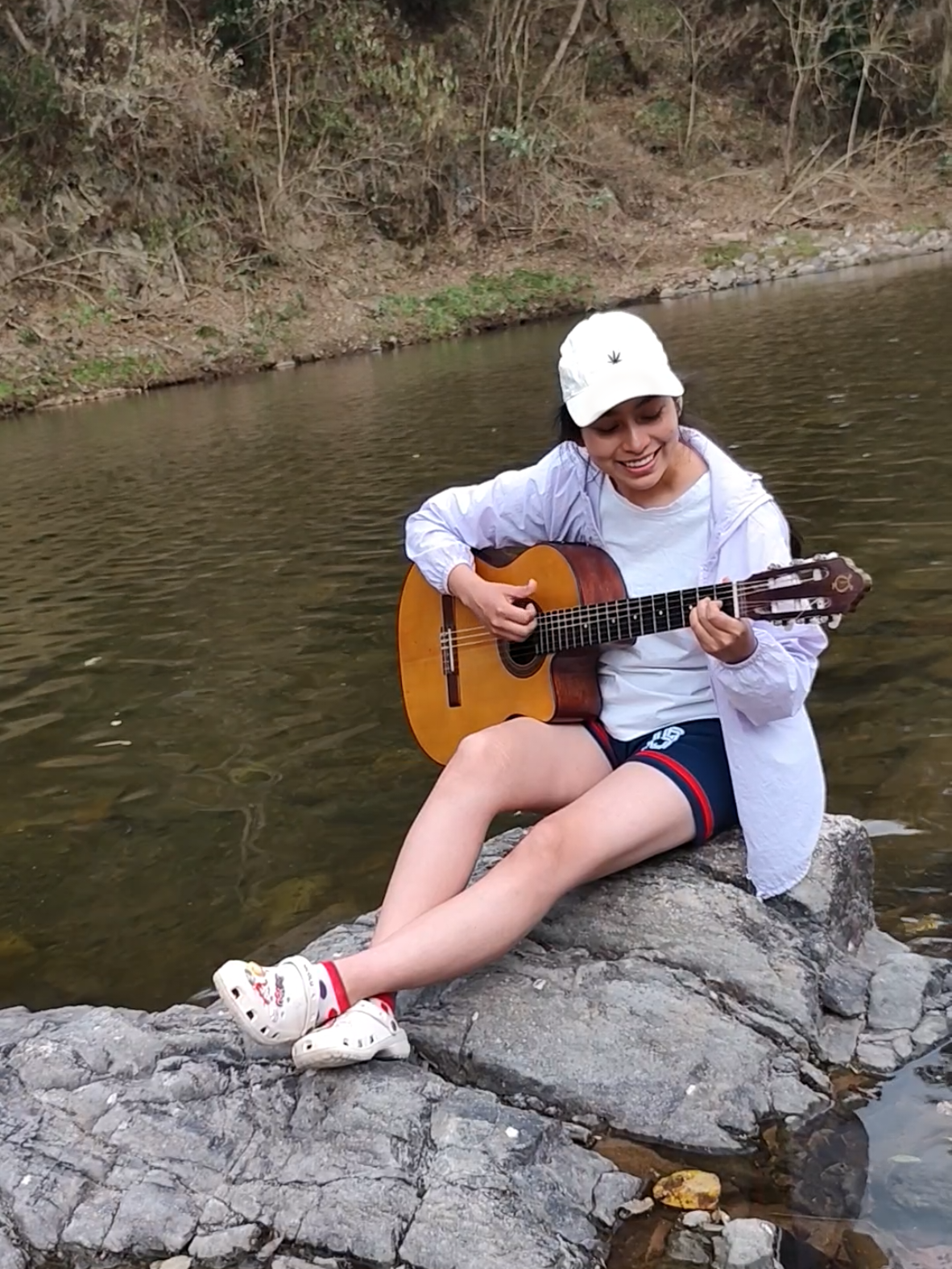 IDIOTA (TE PERDÍ) #joansebastian #guitar #paratii #fyp estamos en rodeo... y nos fuimos al río a cantar un ratito