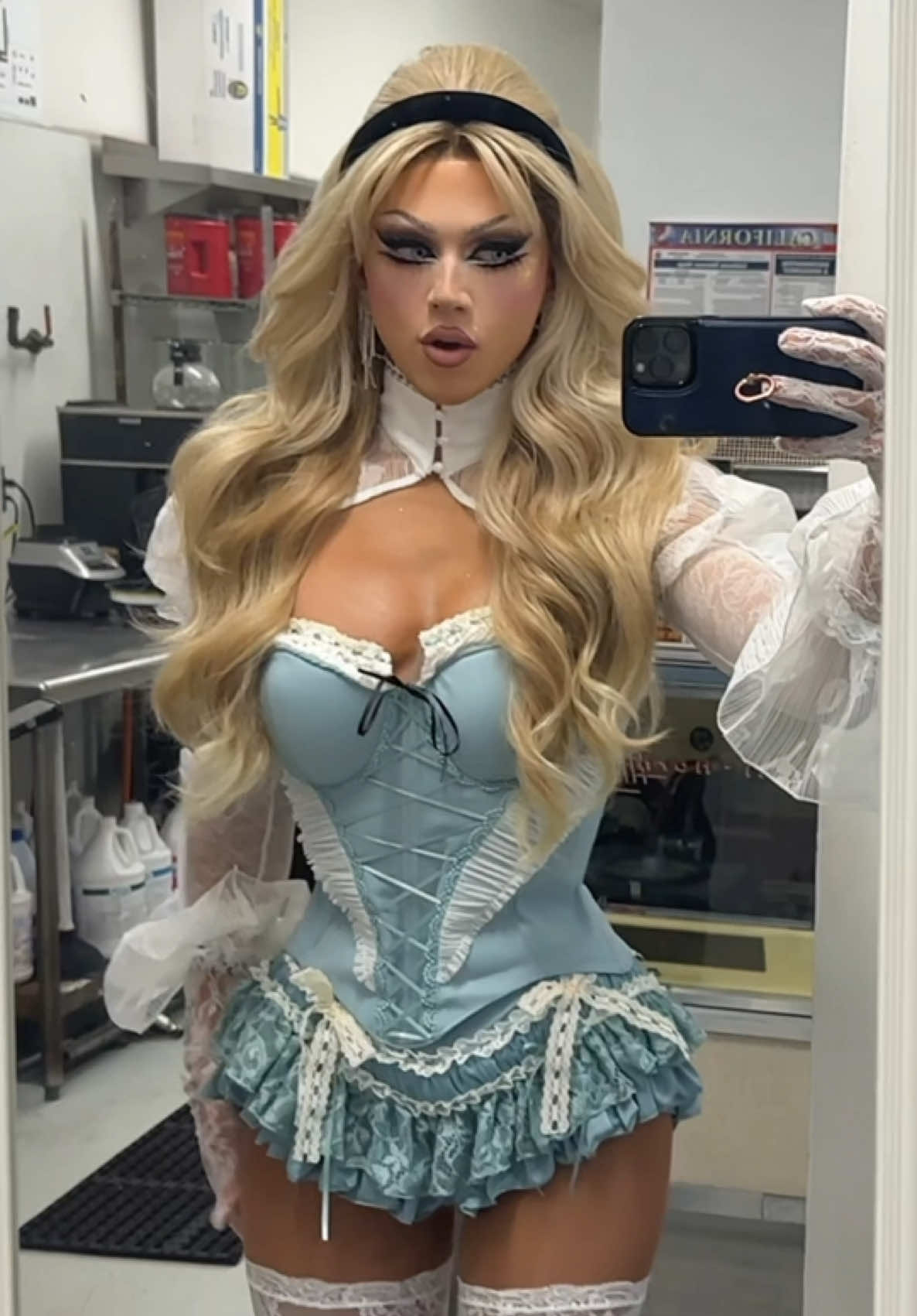 “A diva is never late, everyone else is simply early” #dragqueen #aliceinwonderland #disney 