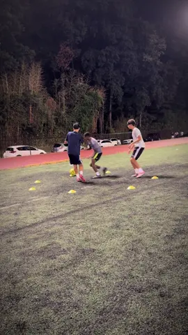 pressing drill for footballers🤝 #dave #Soccer #soccertraining #soccerdrill #soccerskills 