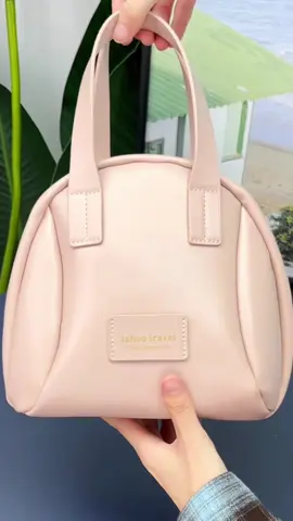 It's really beautiful, having it is a great experience!#tiktokshoppfi #bags #makeupbag #travelessentials