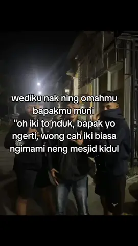 Untuk menjadi imam salat, Anda harus Muslim, baligh, berakal, suci, dan fasih membaca Al-Qur'an. Tugas imam meliputi memastikan saf makmum lurus dan rapat, membaca surah Al-Fatihah dengan jelas, mengikuti rukun salat dengan khusyuk, serta memimpin makmum dengan gerakan yang diikuti dan tidak didahului. #sholat5waktu #foryou #masukberanda #fyp 