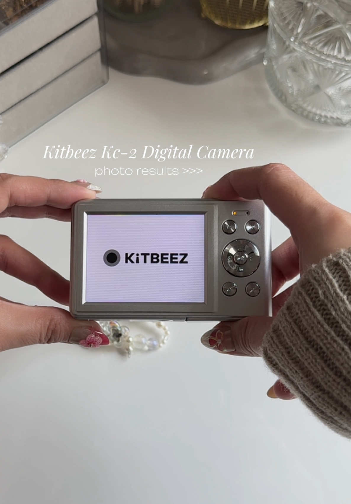 This is your sign to buy the Kitbeez KC-2 Digital Camera. This is a compact camera that allows you to capture moments in a retro and vintage way. 📸🤍✨ @KiTBEEZ PH Global #kitbeezchallenge #kitbeezdigitalcamera #photography #kitbeezkc2 #digitalcamera 