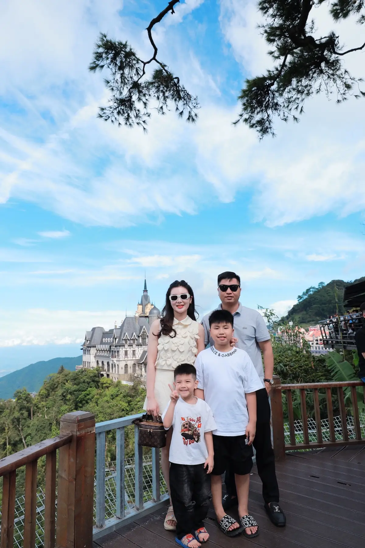 Gia đình nhỏ hạnh phúc to tại quán gió tam đảo cả nhà ơi 😍😍😍  #xuhuong #chupanhdeptamdao  #thoanhtamdao #dulichtamdao