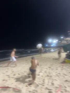 Quando a bolada é forte demais até o Farol da Barra sente 💡🏐