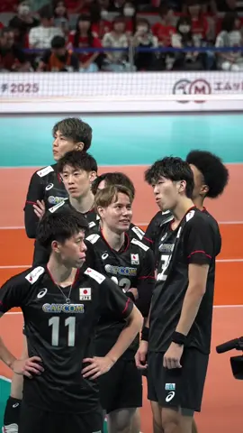 ずっと喋ってる2人🤣 #髙橋藍 選手 #佐藤駿一郎 選手 #エムットマッチ2025  #バレーボール日本代表男子 