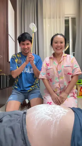 มาทุบแป้งโมจิกันค่ะ 555555555555555 #ทุบโมจิ 